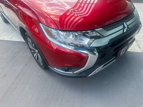 Used 2020 Mitsubishi Outlander SE FWD image 12