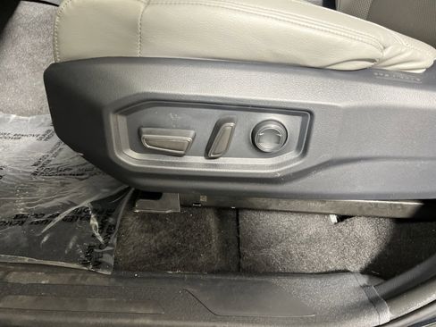 Used 2022 Toyota Tundra SR5 w/ SR5 Premium Package image 14