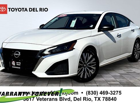 Used 2025 Nissan Altima 2.5 SV FWD image 1