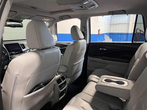 Used 2017 Honda Pilot Touring image 18