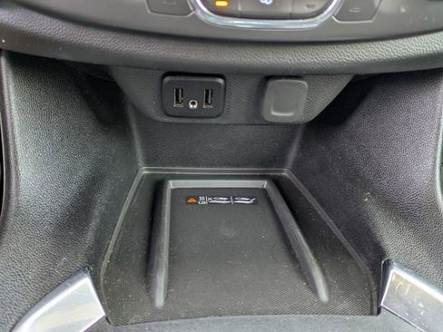 Used 2023 Chevrolet Traverse LT image 22