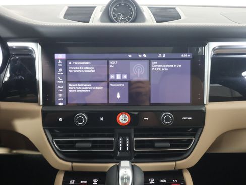 Certified 2025 Porsche Macan image 19