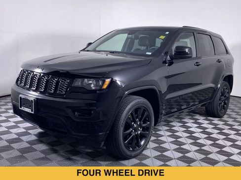 Used 2019 Jeep Grand Cherokee Altitude AWD/4WD image 18