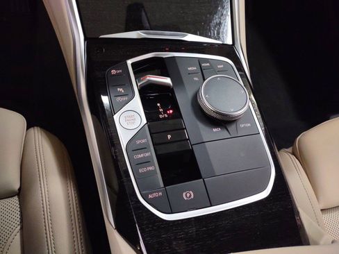 Used 2024 BMW 330i Sedan w/ Premium Package image 16