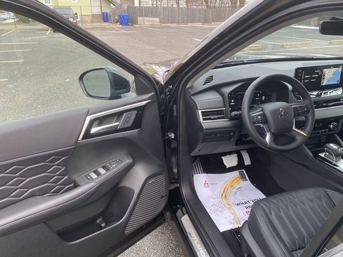 New 2026 Mitsubishi Outlander SEL image 10