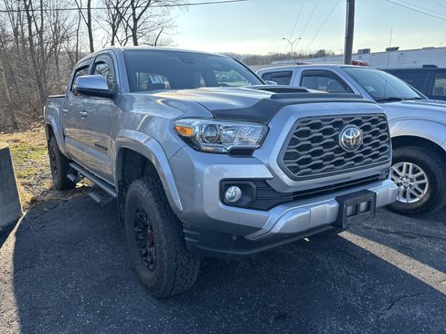 Used 2020 Toyota Tacoma TRD Off-Road image 1