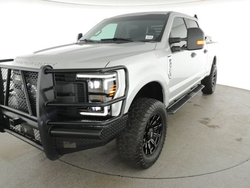 Used 2018 Ford F250 XL w/ Power Equipment Group image 3