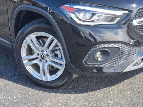 Used 2023 Mercedes-Benz GLA 250 4MATIC w/ Premium Package image 3