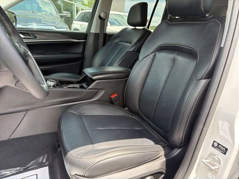 Used 2023 Jeep Grand Cherokee Limited AWD/4WD image 25