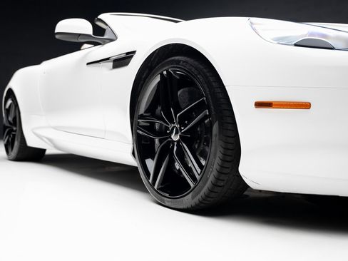 Used 2016 Aston Martin DB9 GT image 78