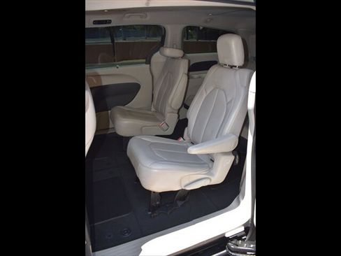 Used 2021 Chrysler Voyager Lxi FWD image 19