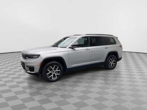 Used 2024 Jeep Grand Cherokee L Limited w/ Luxury Tech Group II image 39