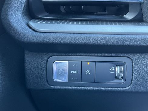 Used 2025 Chevrolet Traverse LT image 30