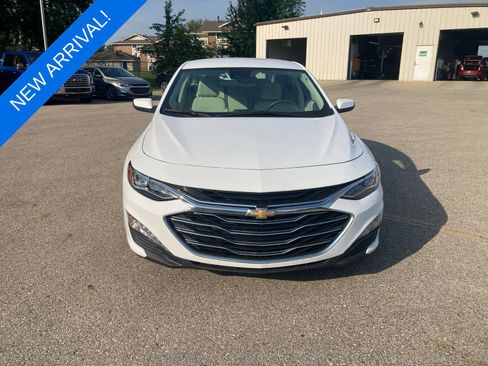Used 2024 Chevrolet Malibu LT FWD image 2