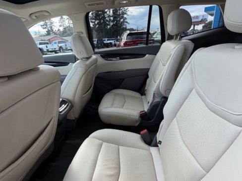 Used 2022 Cadillac XT6 Premium Luxury w/ Technology Package image 16