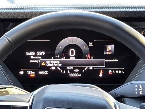 Used 2025 GMC Yukon XL Denali image 3