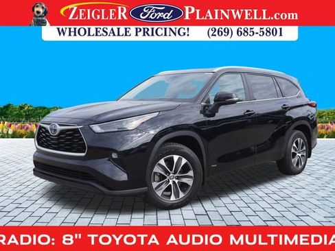 Used 2023 Toyota Highlander XLE image 1
