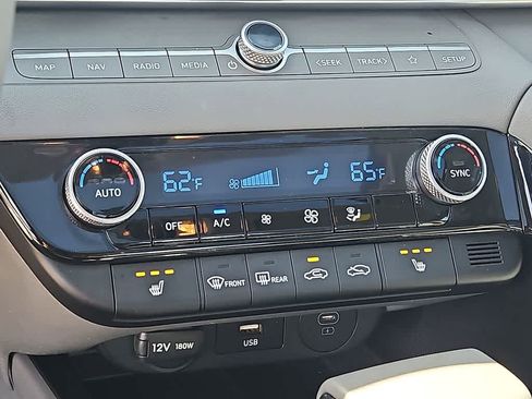 Used 2025 Hyundai Elantra SEL FWD image 16