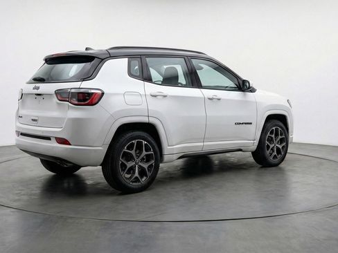 Used 2025 Jeep Compass Limited AWD/4WD image 9