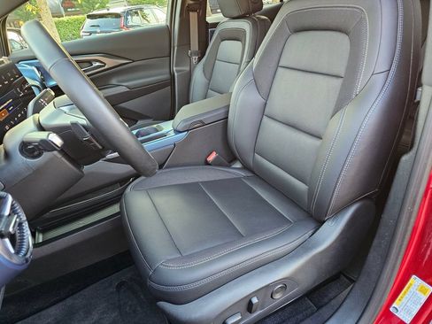 Used 2025 Chevrolet Equinox EV LT FWD image 24