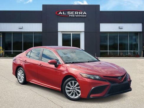Used 2022 Toyota Camry SE FWD image 1