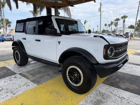 Used 2022 Ford Bronco 4-Door w/ Sasquatch Package AWD/4WD image 3