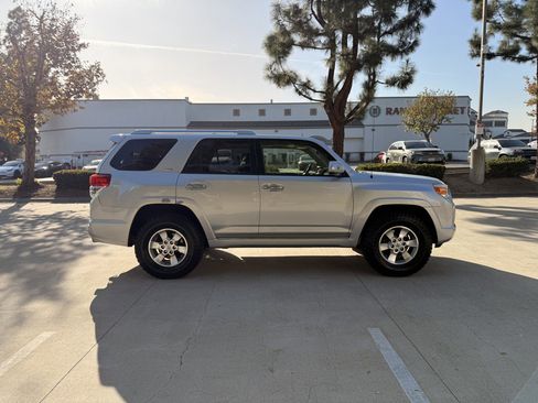 Used 2012 Toyota 4Runner SR5 w/ Convenience Pkg image 4