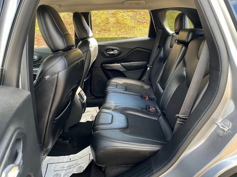 Used 2019 Jeep Cherokee Latitude Plus w/ Comfort/Convenience Group image 42