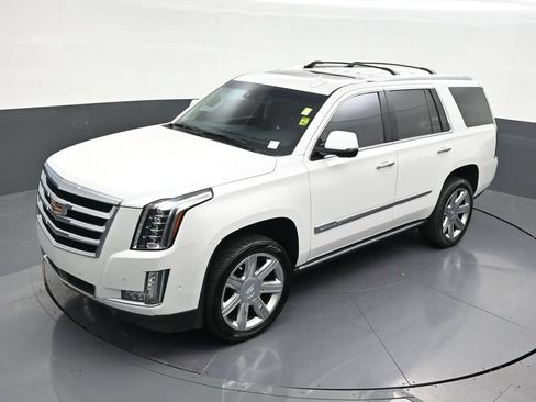 Used 2019 Cadillac Escalade Premium Luxury RWD image 16