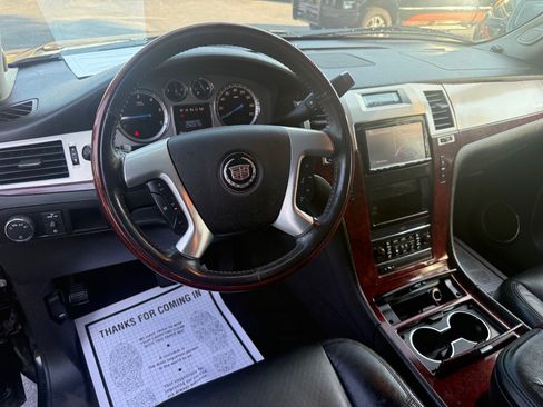 Used 2011 Cadillac Escalade AWD image 47