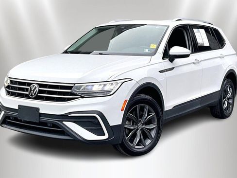 Used 2022 Volkswagen Tiguan SE image 3