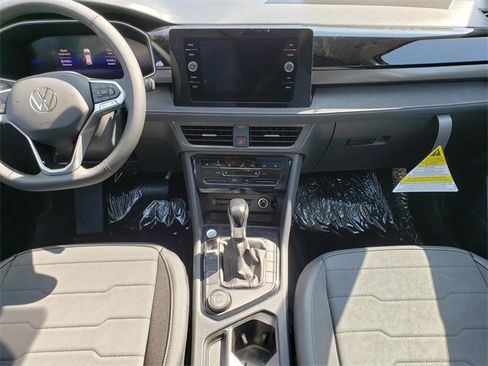 New 2025 Volkswagen Taos SE image 9