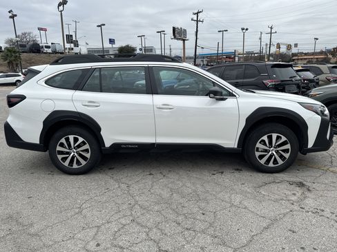 Certified 2025 Subaru Outback image 2