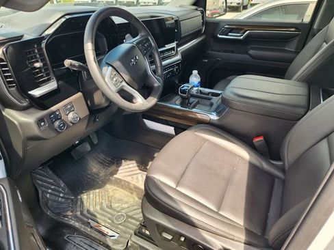 Used 2024 Chevrolet Silverado 1500 LT Trail Boss w/ Convenience Package II image 8