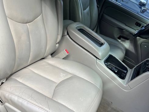 Used 2005 Chevrolet Avalanche Z71 w/ Sun And Sound Package AWD/4WD image 33