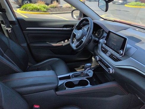 Used 2023 Nissan Altima 2.5 SR FWD image 10