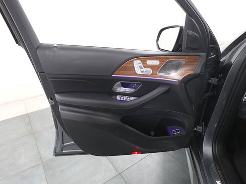 Used 2025 Mercedes-Benz GLS 450 4MATIC image 7