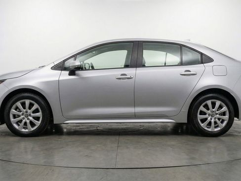 Used 2025 Toyota Corolla LE image 5