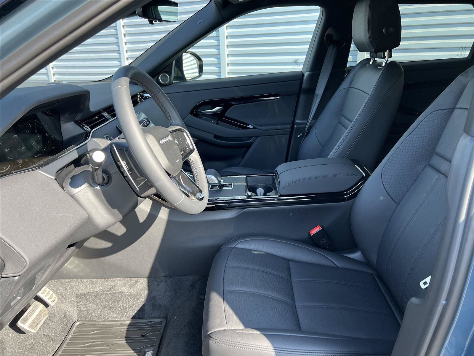 New 2026 Land Rover Range Rover Evoque Dynamic SE AWD/4WD image 8