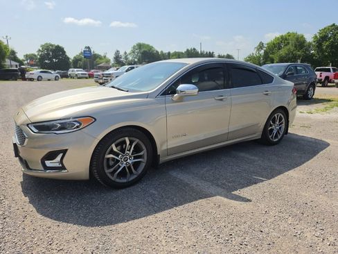 Used 2019 Ford Fusion Titanium FWD image 2