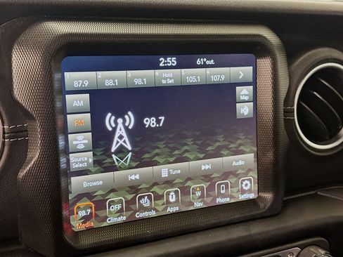 Used 2023 Jeep Wrangler Unlimited Sahara w/ Cold Weather Group AWD/4WD image 21