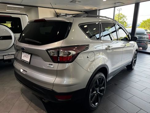 Used 2017 Ford Escape SE w/ Equipment Group 201A FWD image 4