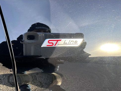 Used 2025 Ford Explorer ST-Line w/ ST-Line Street Pack image 14