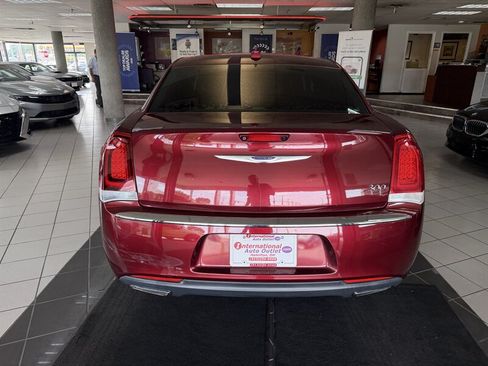 Used 2019 Chrysler 300 Touring L w/ Quick Order Package 22F RWD image 7