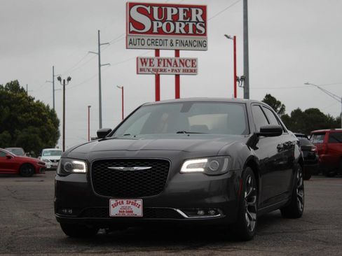 Used 2017 Chrysler 300 S RWD image 7