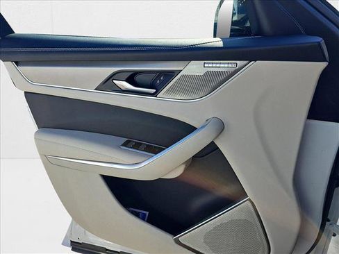 New 2025 Jaguar F-PACE R-Dynamic S image 27