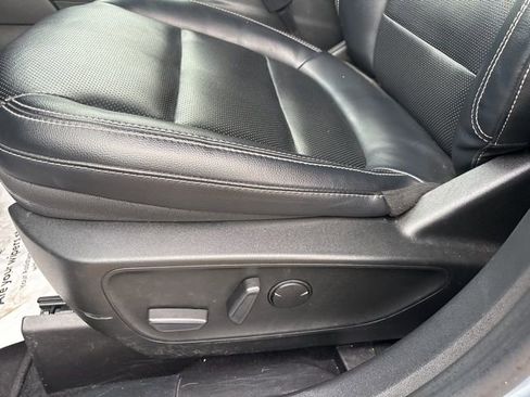 Used 2022 Ford Escape Titanium image 10