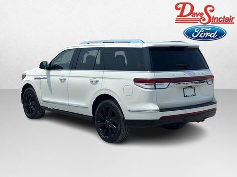 Used 2022 Lincoln Navigator Reserve AWD/4WD image 9