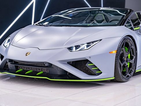 Used 2023 Lamborghini Huracan EVO RWD image 4