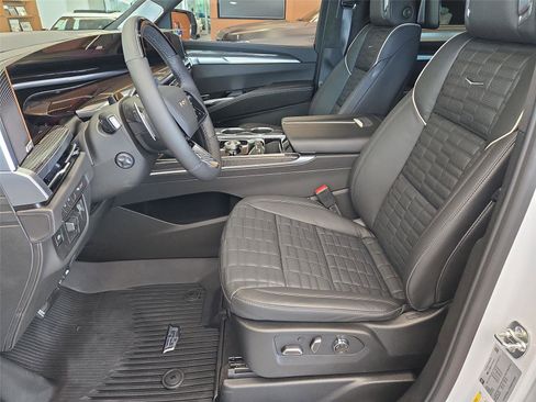New 2026 Cadillac Escalade V w/ LPO, ONYX Package AWD/4WD image 28